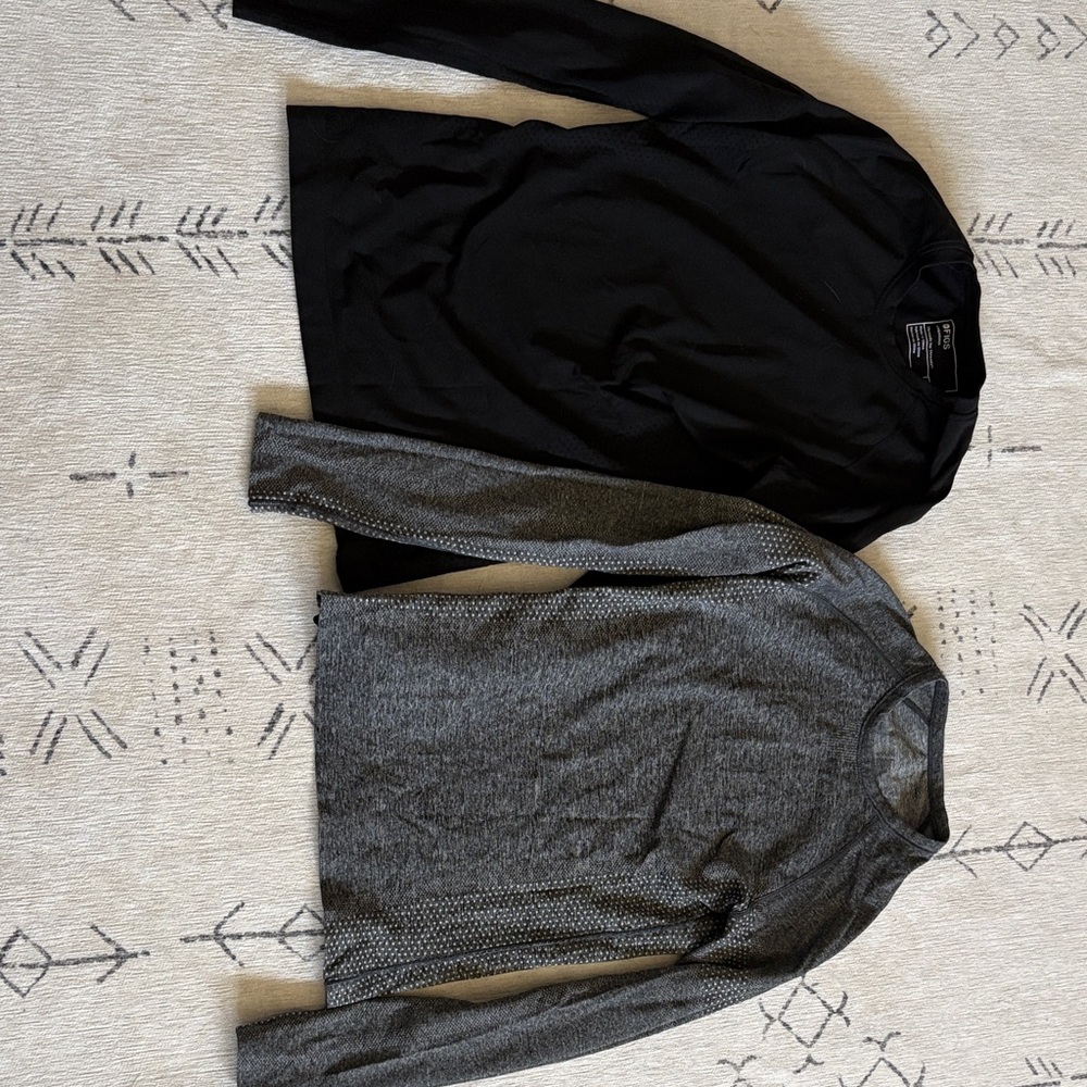 Womens FIGS Performance Long-Sleeve Crew Neck Shirt - Black and Gray